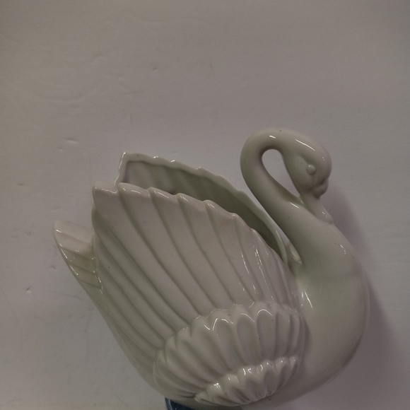 COPY - Vintage 3D Cypress Gardens Ivory Swan Candy Dish, Vase W/Rose Porcelain … - Picture 5 of 9